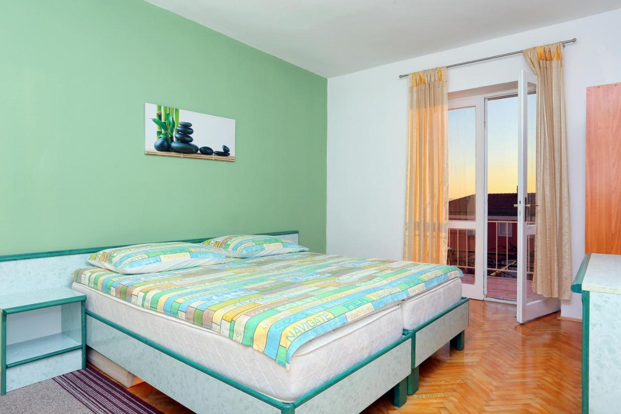 Apartments And Rooms With Parking Space Makarska - 18028 Exterior photo
